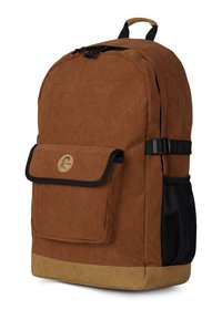 Brauner Cordura-Rucksack mit Vordertasche, schwarzen Akzenten, verstellbarem Riemen und einem strukturierten Wildlederboden. Sichtbares Mesh-Seitentaschen.