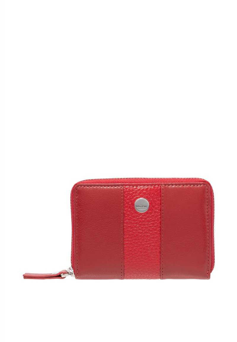 Portafoglio rosso in pelle testurizzata con un pannello liscio, dotato di un logo argentato e chiusura con zip. Accentuato da un piccolo tirazip.