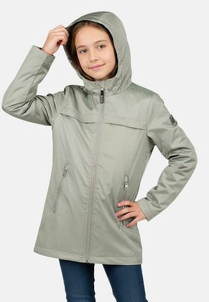 Lichtgrijze capuchonjas met een volledige ritssluiting en twee zijzakken. Gladde, lichtgewicht stof met stikdetail over de borst.