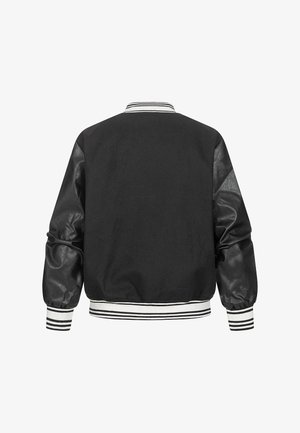 Zwarte bomberjack met een gladde, leerachtige textuur op de mouwen, wollen body en gestreepte geribbelde boorden en kraag.