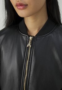 Patrizia Pepe GIUBBOTTO - Imiteret læderjakke - nero