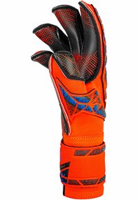 Orangenes Torwarthandschuh mit schwarzen Latexfingerspitzen, strukturiertem Oberflächen und blauen Akzenten. Das Handgelenk verfügt über verstellbare schwarze und orange Riemen.