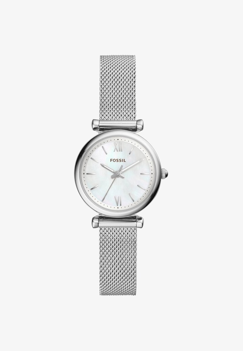 Montre-bracelet Fossil argentée avec cadran en nacre blanche, chiffres romains aux positions 12 et 6, index horaires simples, et bracelet en métal mesh.