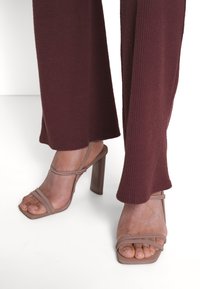Missy Empire STRAIGHT LEG TROUSER - Παντελόνι - chocolate