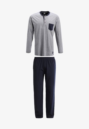 Camiseta gris de manga larga con un cuello y un bolsillo en color marino, combinada con pantalones elásticos de cintura en color marino. Tejido de algodón suave, diseño casual.