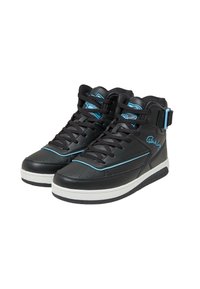 Černé kožené vysoké tenisky s tyrkysovými akcenty, s perforovanou špičkou, bílou mezipodešví a nastavitelným páskem na přezku.