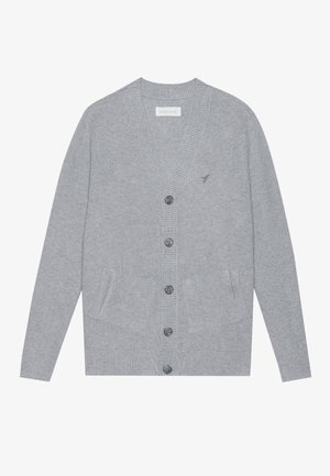 Grå strikket cardigan med V-udskæring, seks knapper, ribstrikkede manchetter og kant, to sidelommer og en lille logodetalje på brystet.