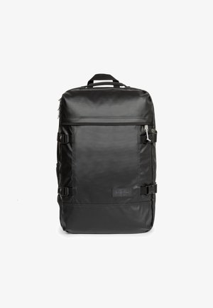 Zaino nero realizzato in materiale liscio e resistente. Dotato di spallacci regolabili, una tasca frontale con zip e una maniglia superiore per il trasporto.