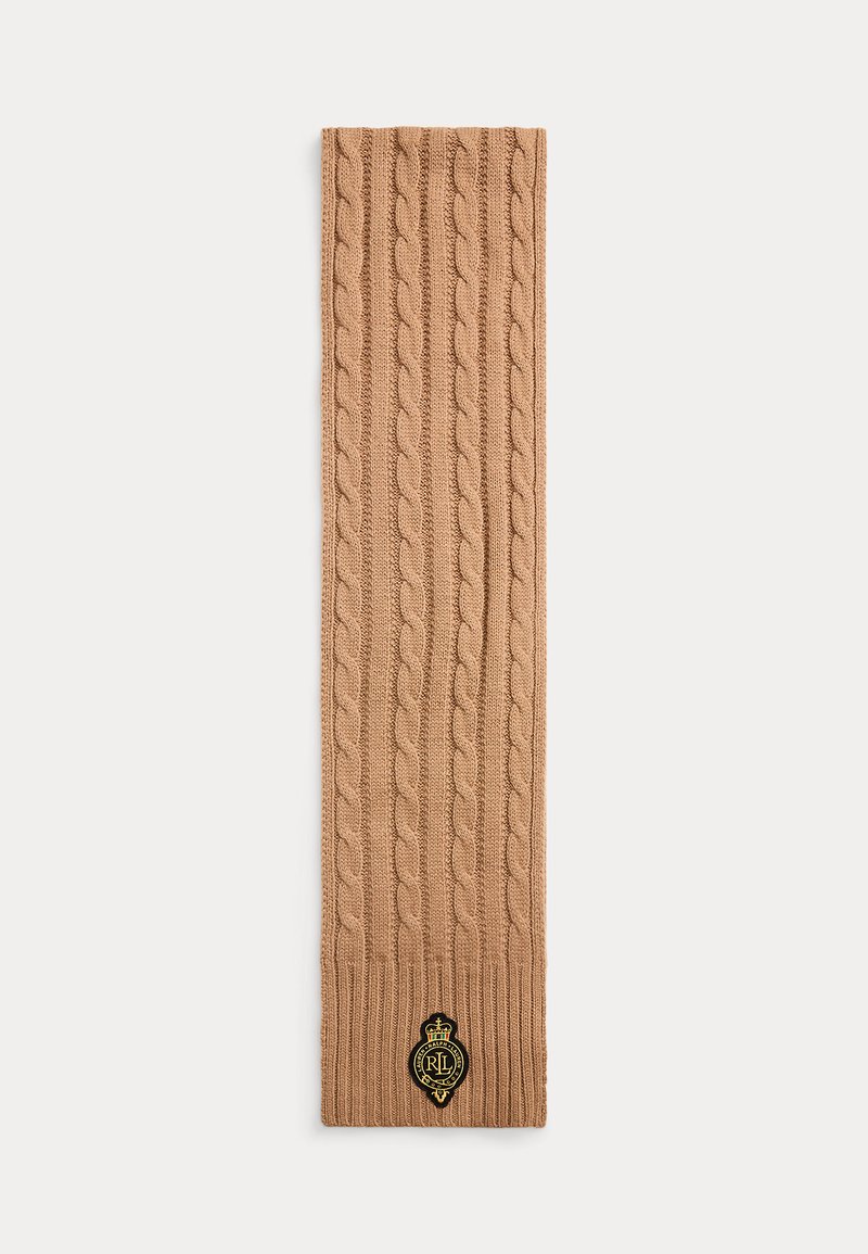 Scarf lavorato a maglia in beige con un motivo a trecce, dotato di un orlo a coste e di un emblema dorato con una corona e "RL" in basso.