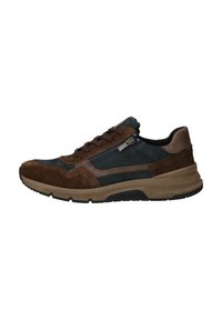 Bruine en marine leren sneaker met suède accenten, vetersluiting, zijrits, gevoerde zool en een geprofileerde rubberen buitenzool.