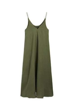 Abito lungo senza maniche verde oliva con sottili spalline e scollatura a V, silhouette fluida e ampia, realizzato in tessuto liscio e leggero.
