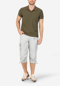TIMEZONE MIT GÜRTEL CAPRI DESIGN - Shorts - grau