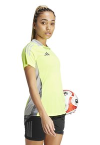 adidas Performance COMPETITION TRAINING  - Sport T-shirt - gelb