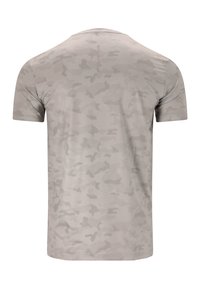Grå kortärmad T-shirt i mjukt, andningsbart tyg med ett subtilt kamouflagemönster och rundad hals.