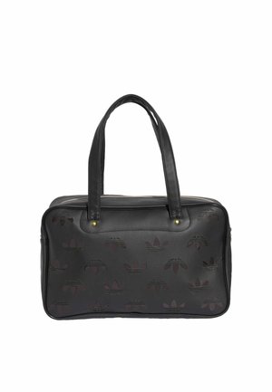 Sac à main rectangulaire noir avec double poignée et motifs de logo répétés en relief sur la surface avant.
