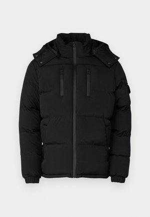 Schwarze Puffjacke mit hohem Kragen, Reißverschluss und zwei mit Reißverschluss versehenen Brusttaschen. Rippbündchen und abnehmbare Kapuze. Glatte Textur des Stoffes.