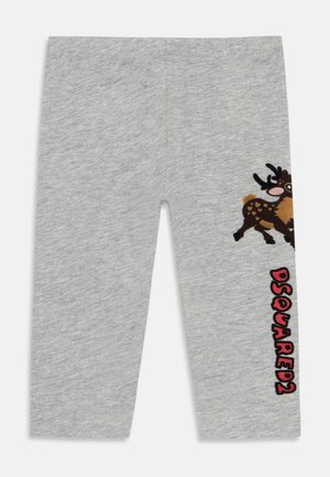 Grå bomull tights med et reinsdyrmotiv på venstre lår og teksten "DSQUARED2" i rødt langs høyre side.