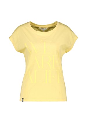 Hellgelbes T-Shirt mit kurzen Ärmeln und Rundhalsausschnitt, vorne mit schwach sichtbarem großen Schriftzug „WE ARE A LIFE".