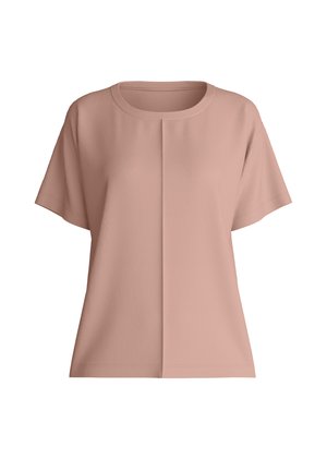 Lichtbruine blouse met korte mouwen, ronde halslijn en plooitje middenvoor, losse pasvorm, gestyled tegen een witte achtergrond.