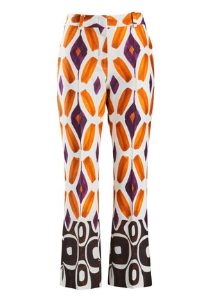 Pantalons évasés en tissu blanc ornés d'un motif audacieux de formes orange et violettes avec une bordure noir et blanc à l'ourlet.