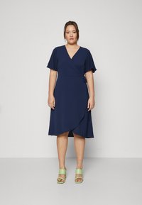 Vero Moda Curve VMCSAKI WRAP DRESS  - Päevakleit - navy blazer