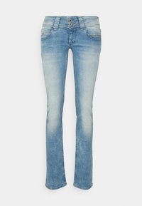 Lyseblå denimjeans har en rett benklipp, to frontlommer, en knappestolpe med to knapper og en falmet vask.