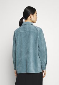 Pieces PCEFFI SHIRT - Blusa com botões - trooper