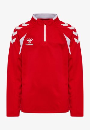 Pull sportif rouge à manches longues avec des rayures en chevron blanches sur les épaules, une fermeture éclair quart de zip et un logo blanc hummel sur la poitrine.