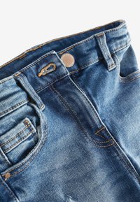 Next Testhezálló fazon - mid blue distressed