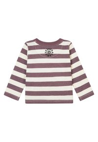Langärmliges Shirt mit lila und cremefarbenen horizontalen Streifen, Rundhalsausschnitt und einem dekorativen Logo im Nackenbereich.
