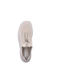 Beige Mesh-Sneaker mit runder Zehenpartie, strukturiertem Obermaterial und Schnürverschluss. Verfügt über ein weiches Innenfutter und eine weiße Gummisohle.