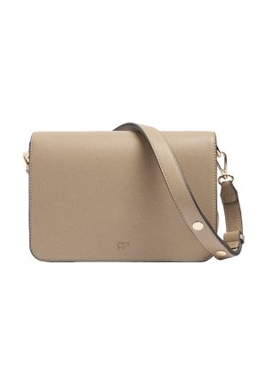 Beżowa prostokątna torba na ramię z teksturowanej skóry, regulowany pasek z złotymi okuciami oraz małe wytłoczone logo na środku przodu.