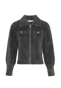 Grå faux fur-jacka med krage, framdragkedja och två bröstfickor med silverfärgade knappar. Mjuk textur och figurnära design.