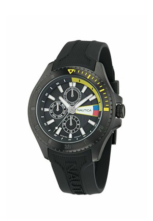 Must musta Nautica käekell musta kummirihmaga, kolme alamvalikuga, mis näitavad päeva, 24-tunnist aega ja sekundeid, kollase raamiga esiletõstud ning värvikas logodeetail.