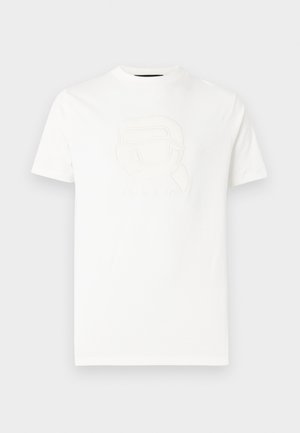 Weißes T-Shirt mit kurzen Ärmeln und einem geprägten Motiv eines stilisierten Gesichts mit Sonnenbrille und Pferdeschwanz, darunter der Schriftzug "KARL LAGERFELD".