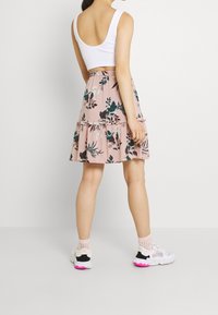 Vero Moda Gonna a campana - light pink