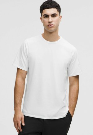 lululemon CLASSIC-FIT - Basic T-shirt - white