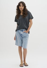 My Essential Wardrobe V-NECK TEE - Jednoduché tričko - black