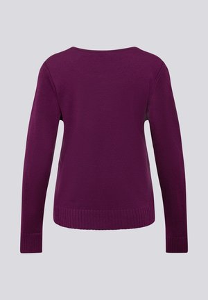 Lila Strickpullover mit rundem Ausschnitt, langen Ärmeln und gerippten Abschlüssen. Glatte Textur und einfarbig ohne Muster oder Akzente.