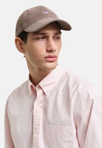 GANT RELAXED FIT HERITAGE  - Camisa - faded pink