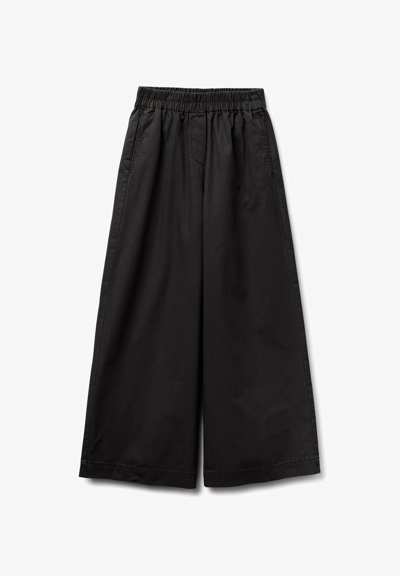 Zwarte wijde broek van lichtgewicht stof, met een elastische taille, zijzakken en een gladde textuur.