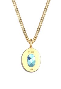 Guldtonet kædedesign med en rund vedhæng indeholdende en facetteret blå sten, mærket med "925" og "Ag" for sølvindhold.