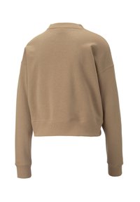 Sudadera de cuello redondo en marrón claro, con un diseño corto, puños acanalados y una textura de tela suave. Sin logotipos ni patrones visibles.