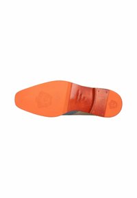Semelle de chaussure avec un fond en caoutchouc orange, surface texturée et logo en relief. Elle présente un talon surélevé distinct et un bord lisse.