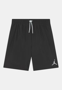 Pantalones cortos deportivos negros, hechos de material ligero, con una cintura elástica y un cordón blanco, además de un acento de logo plateado.