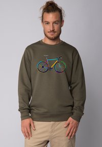 Olijfgroene sweatshirt met een multicolor fietsgraphic. Zachte textuur, ronde halsontwerp en aansluitende manchetten.