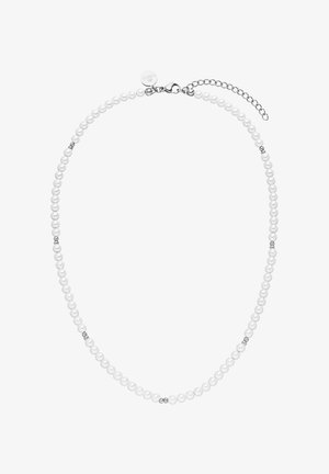 Collier en perles blanches avec fermoir en argent et rallonge de chaîne. Présente des perles sphériques uniformes et des accents en argent intercalés.