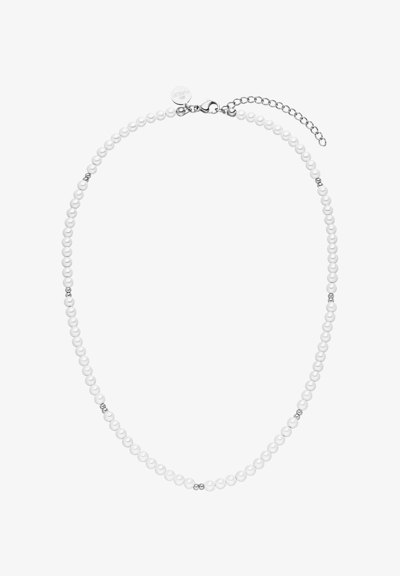 Weißes Perlen-Halsband mit einem silbernen Verschluss und Kettenverlängerung. Besteht aus gleichmäßigen, sphärischen Perlen und eingestreuten silbernen Akzenten.