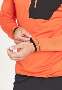 Endurance MIDLAYER - Langarmshirt - flame