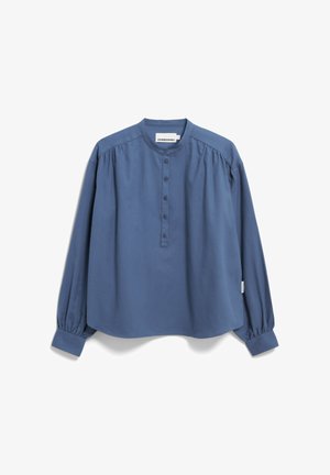 Blaues Langarmshirt mit rundem Ausschnitt, vorderer Knopfverschluss, gefälteten Schultern und gerafften Bündchen, aus einem glatten, leichten Stoff.